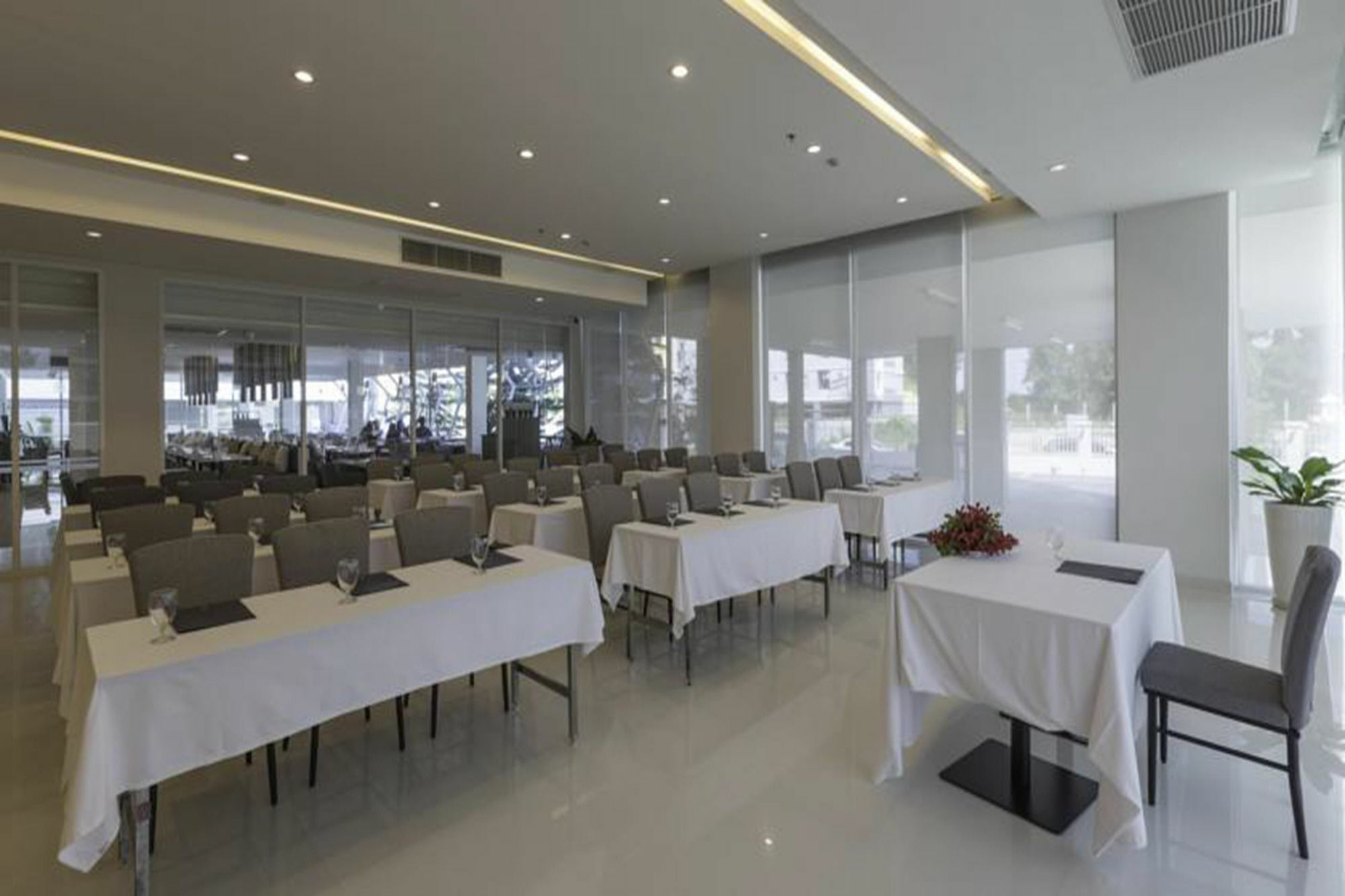 Kantary Hotel And Serviced Apartment, Amata, Bangpakong Ban Tamru Kültér fotó